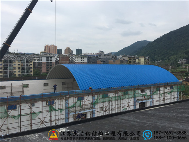 拱形屋面結構滲漏問題與新型彩拱技術對比分析