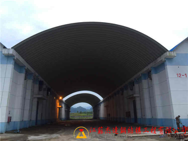 四川雅安機(jī)械罩棚拱形屋頂