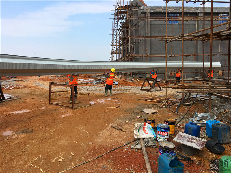 拱形屋面單元板的壓軋